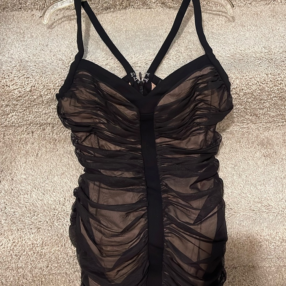 Bodycon lace dress
